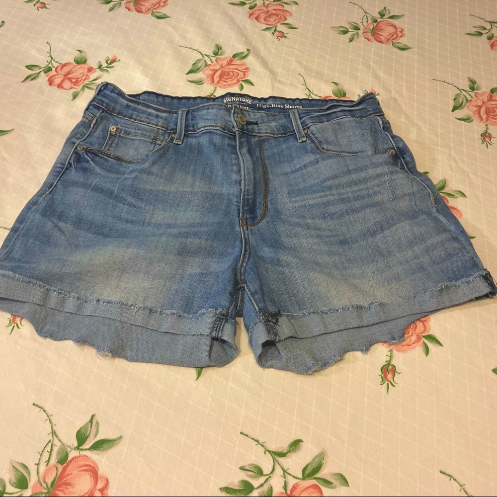 Levi Hi Rise Women’s Shorts size 12